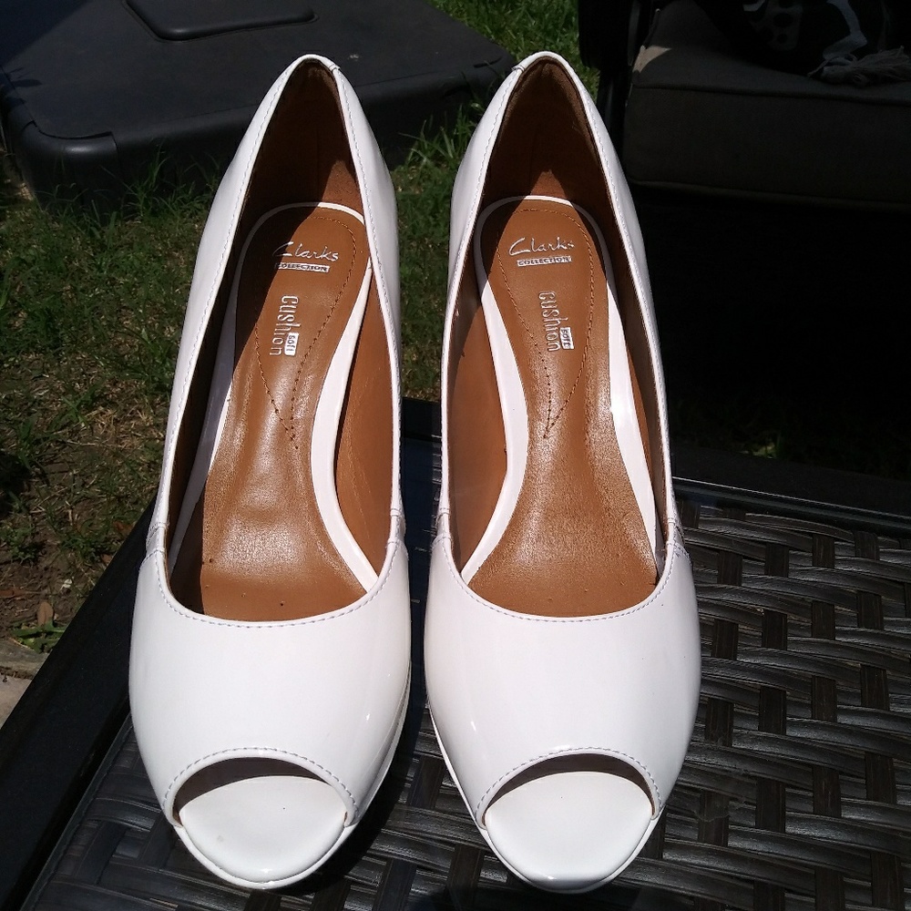 Clark's Comfort Collection White Peep Toe. 9.5 M